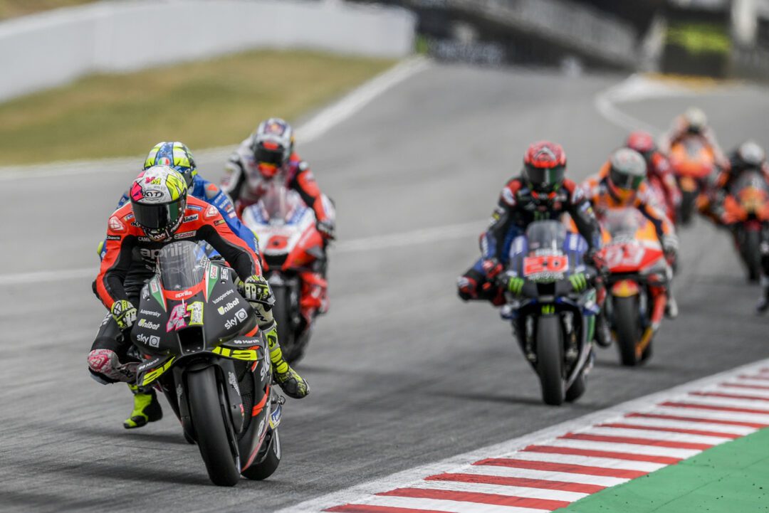 Aleix battles the leading group but crashes out, prudent race and a point for Lorenzo