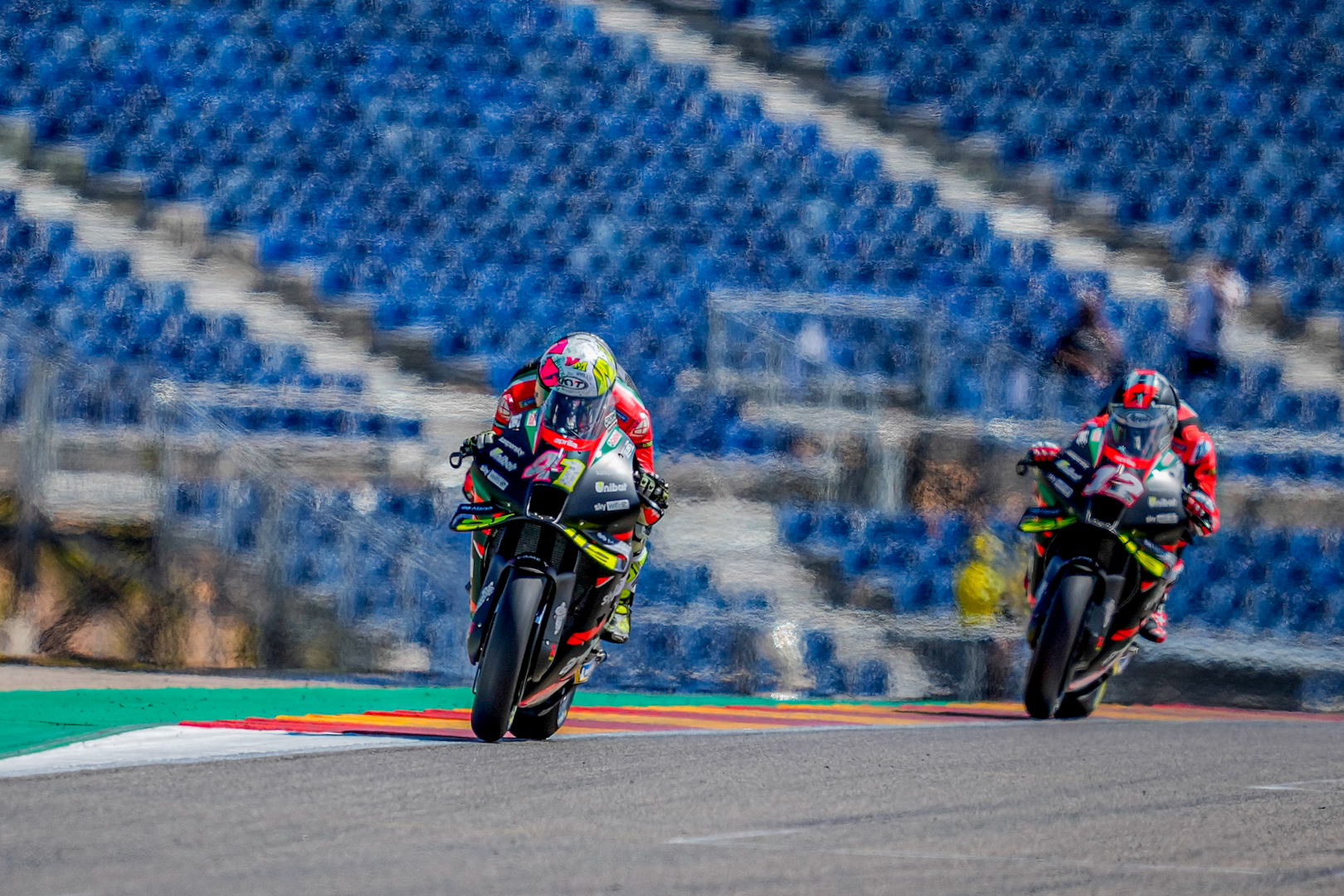 Aprilia’s Aleix will start from the 2nd row at #AragonGP, Maverick Viñales will have his race debut with the RS-GP