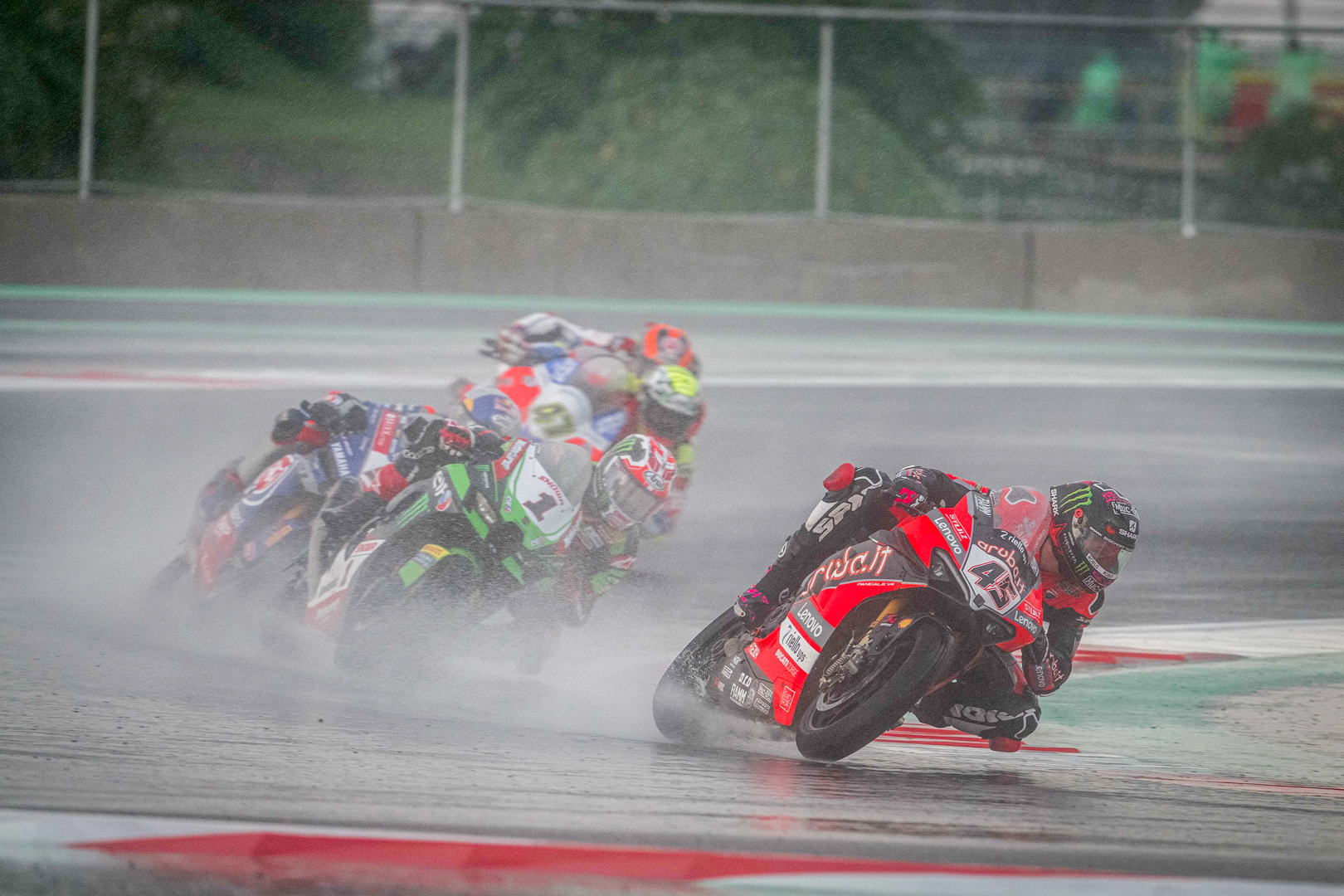 Redding closes out 2021 WorldSBK season by taking two podium finishes, Rinaldi crashes in the last lap after a great recovery
