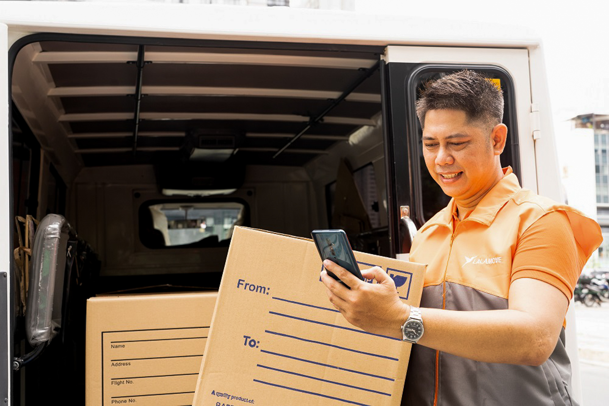 Lalamove makes 6-Wheel truck services available across North & South Luzon