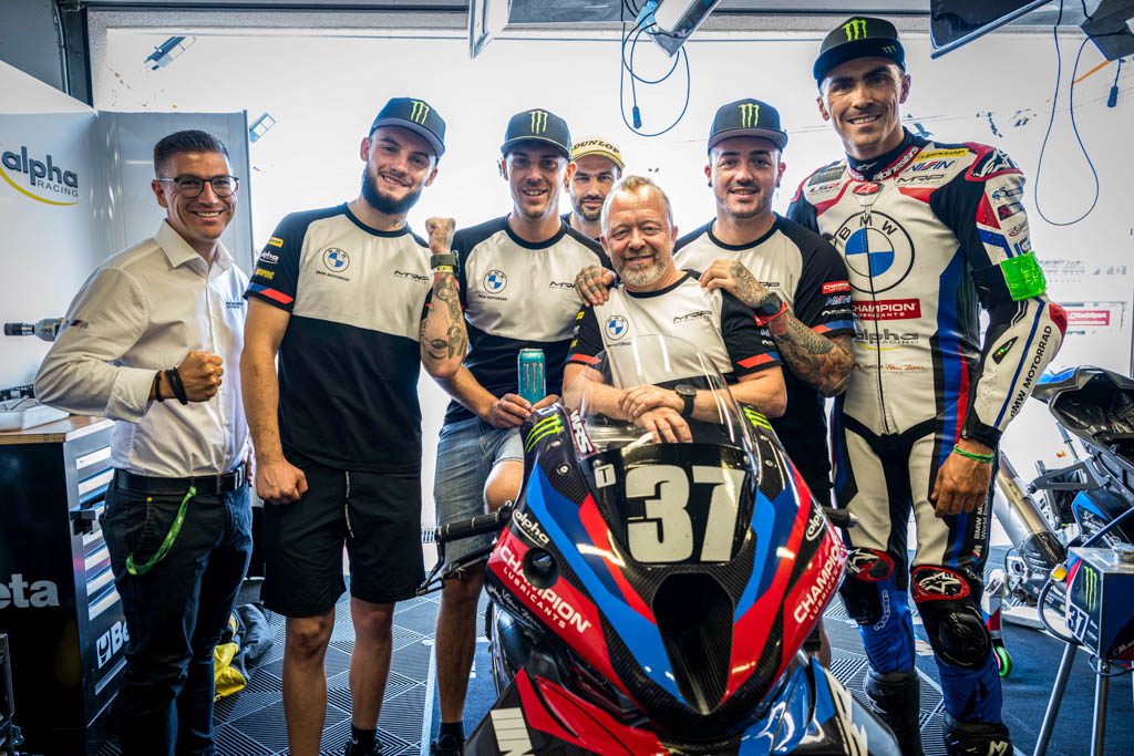 BMW Motorrad World Endurance Team secures pole position for the Bol d’Or with new lap record