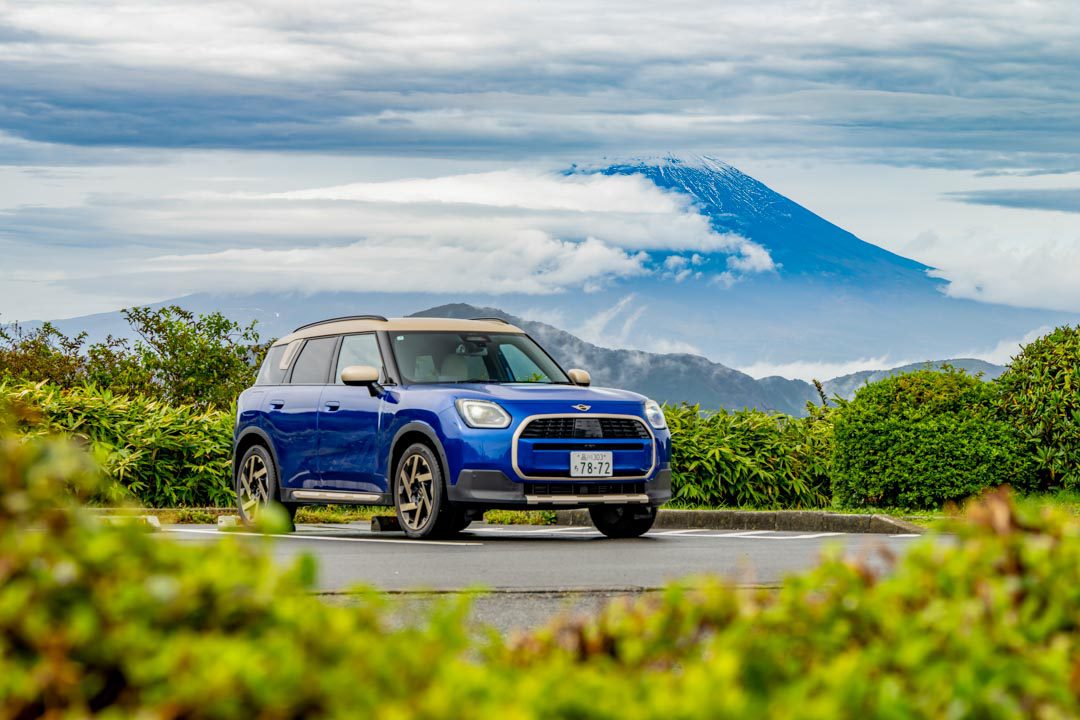 Blazing Blue MINI Countryman D Brings Adventure to Mount Fuji